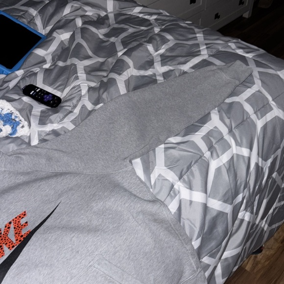Nike Gray and Red Hoodie - Picture 4 of 6
